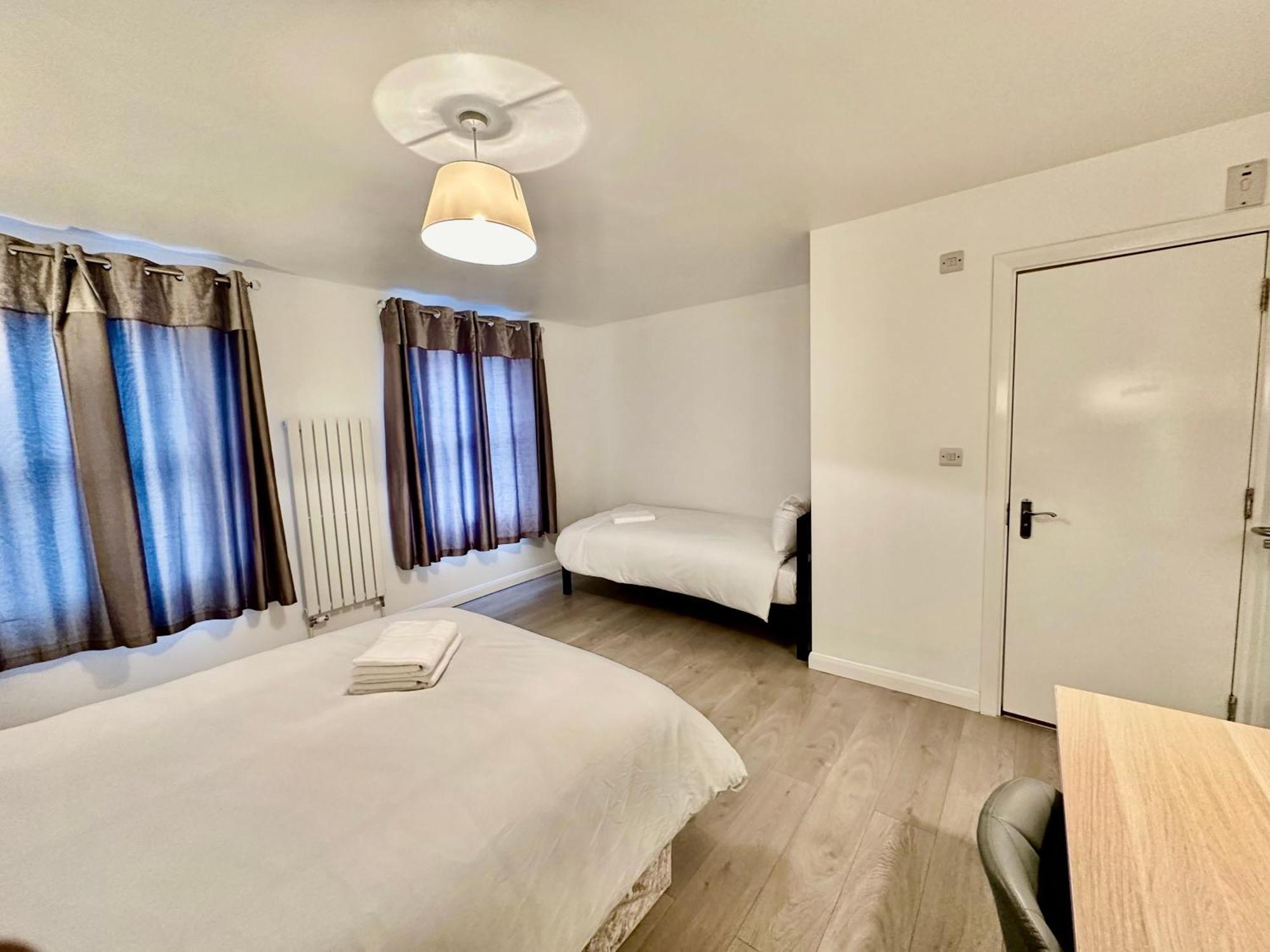 Westferry Otel Londra Dış mekan fotoğraf