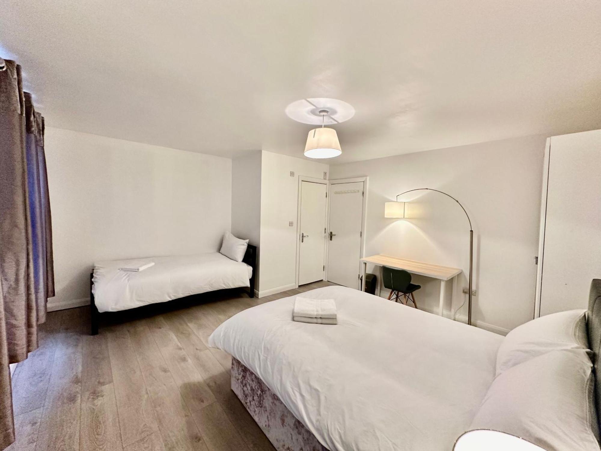 Westferry Otel Londra Dış mekan fotoğraf