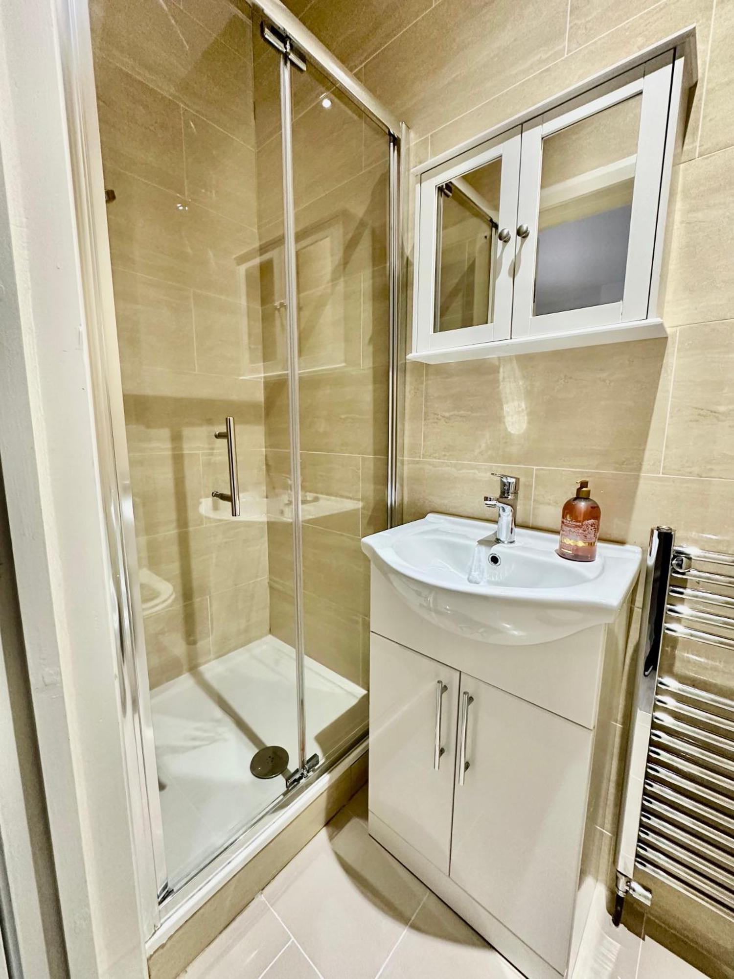 Westferry Otel Londra Dış mekan fotoğraf