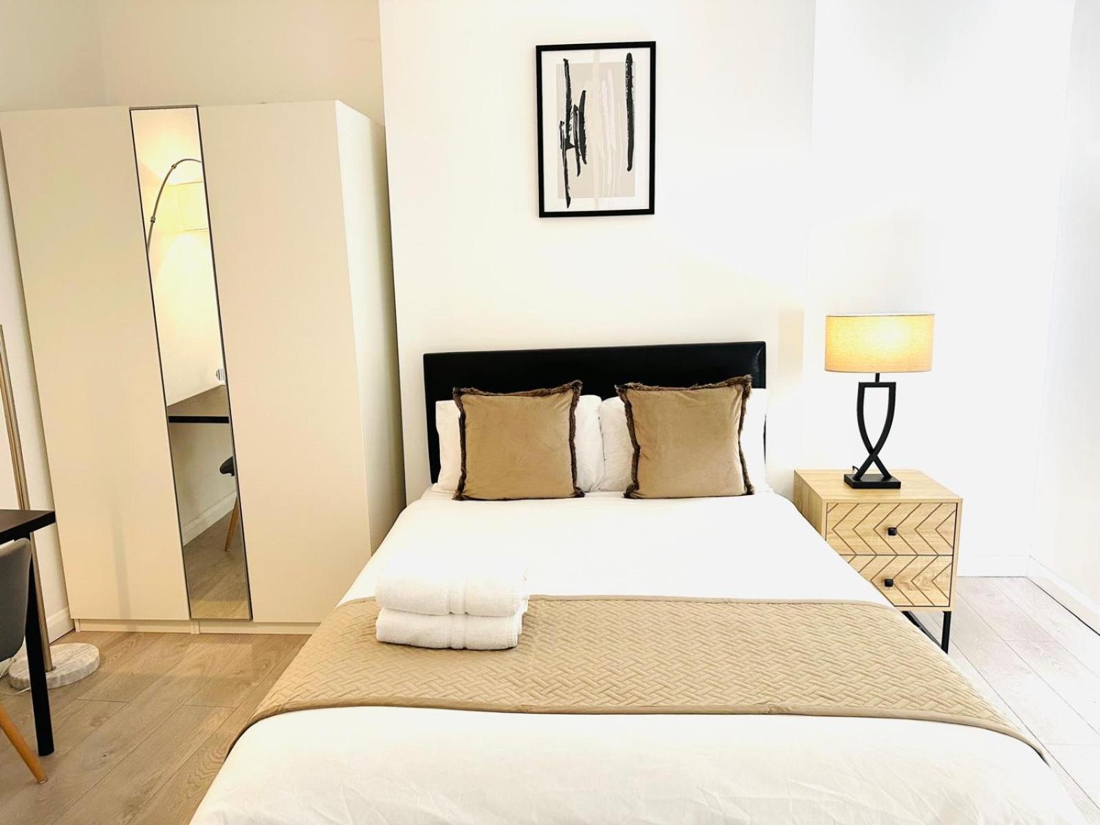 Westferry Otel Londra Dış mekan fotoğraf